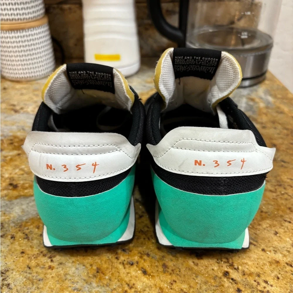 Nike Daybreak Type Black Menta size 8